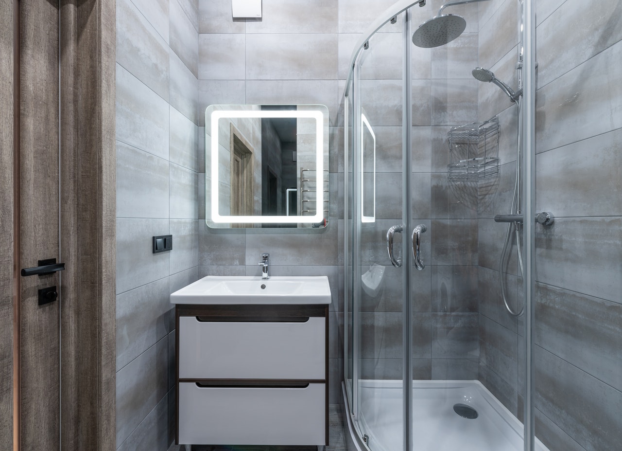 sliding doors bathroom organise
