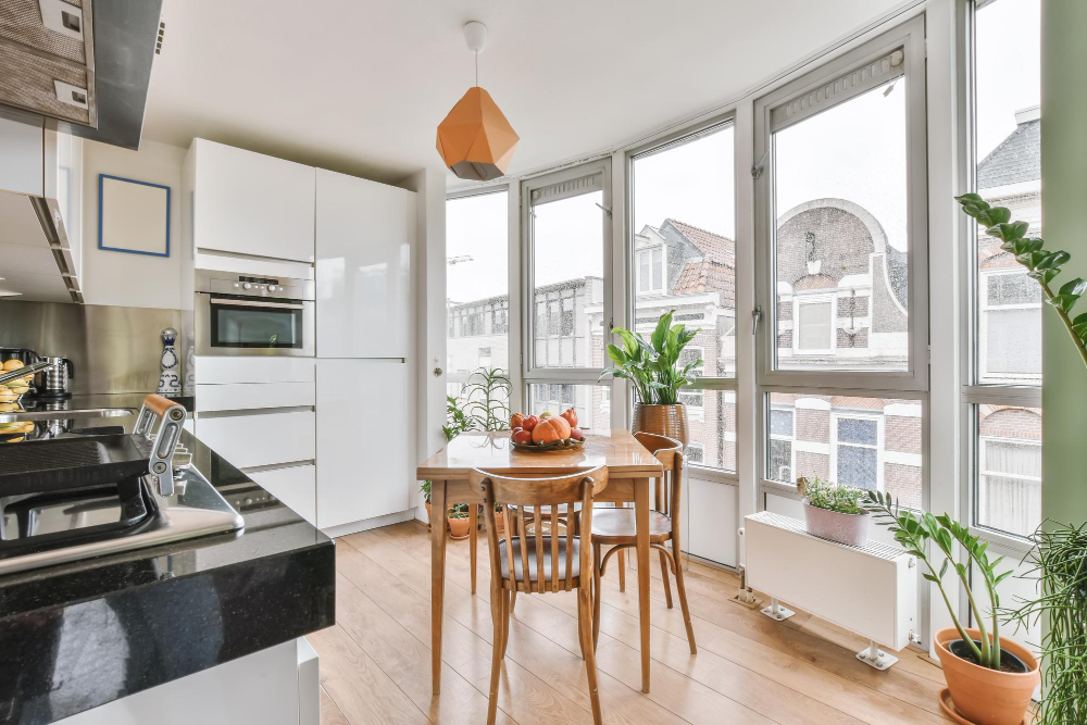 Advantages-of-Glass-Cabinet-Doors-in-Kitchen